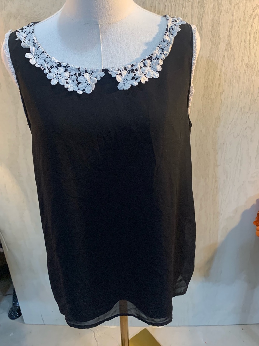 LC Lauren Conrad Black Sleeveless Camisole with White Floral Lace Collar
